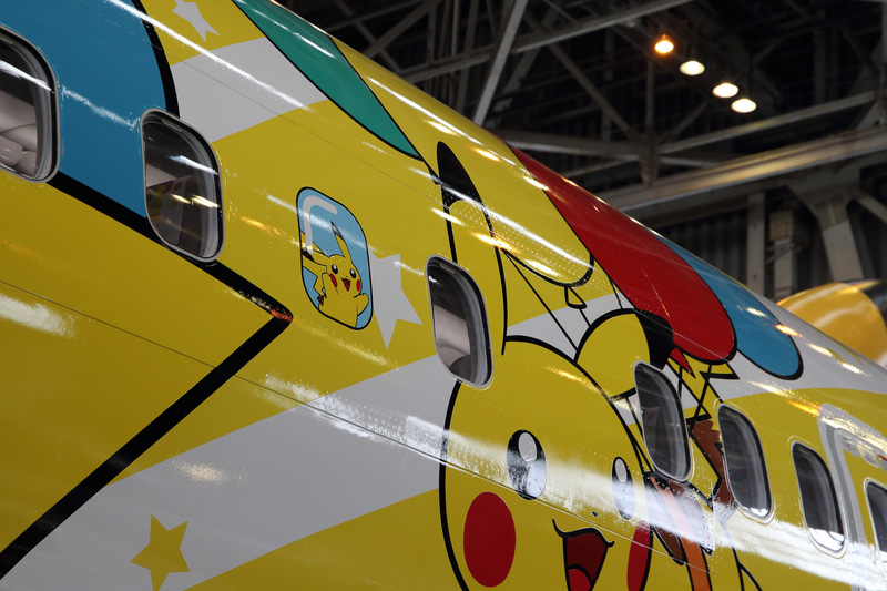 大きな10体のピカチュウ以外にもいろいろなところに小さなピカチュウが描かれている