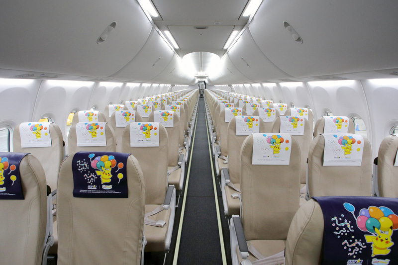ピカチュウが描かれたヘッドレストカバーがかわいい機内
