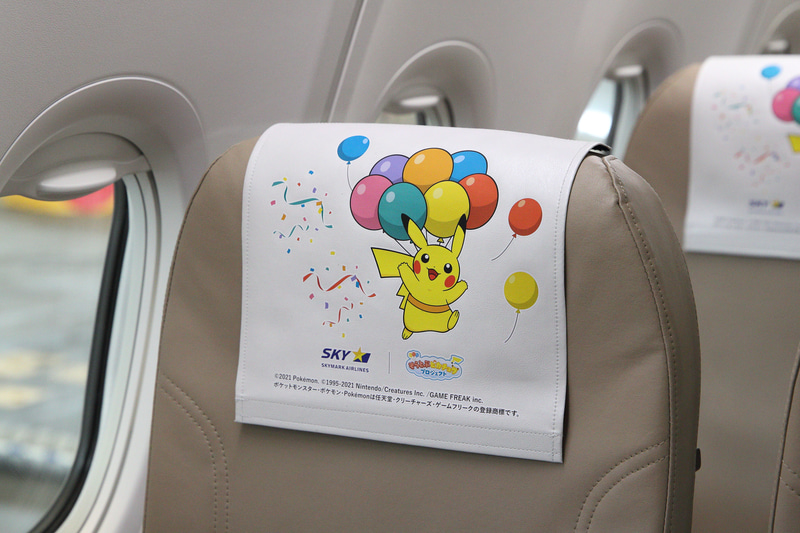 ピカチュウが描かれたヘッドレストカバー