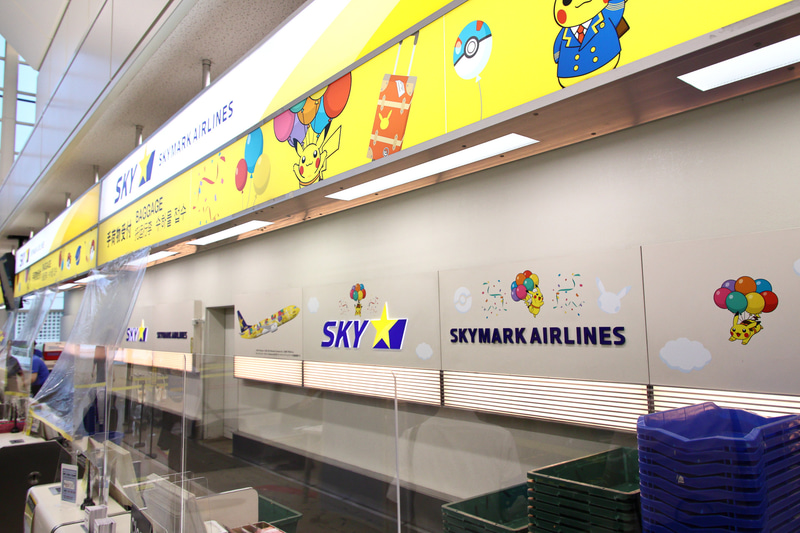 那覇空港3階、スカイマークのチェックインカウンター
