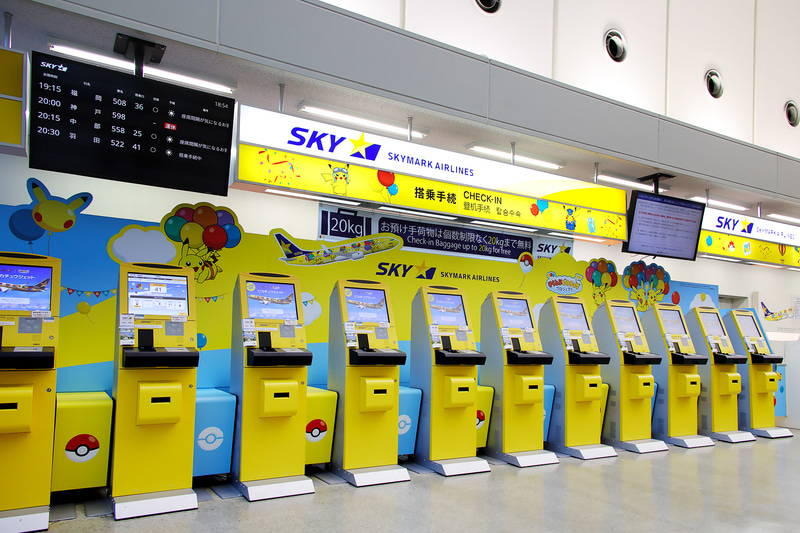 自動チェックイン機もピカチュウ一色