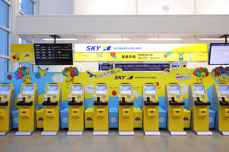 自動チェックイン機もピカチュウ一色