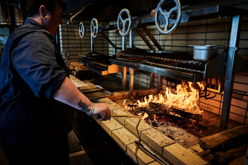 食のライブエンタテイメントが自慢の料理（ホテルインディゴ箱根強羅）