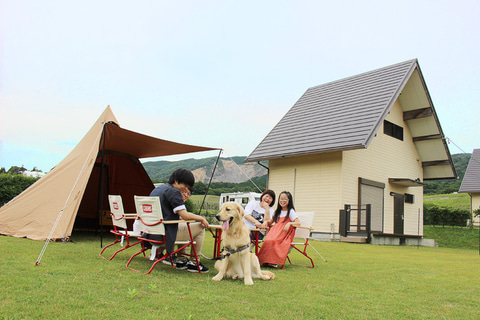 犬と泊まれるキャンプ施設 やまてらす 7月15日開業 リードなしで泊まれるドッグラン付きサイトなど トラベル Watch