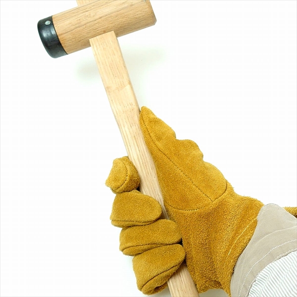 右手側にリンちゃんのアイコン、左手側にゆるキャン△のテントロゴの素押し（焼印）パッチを縫製