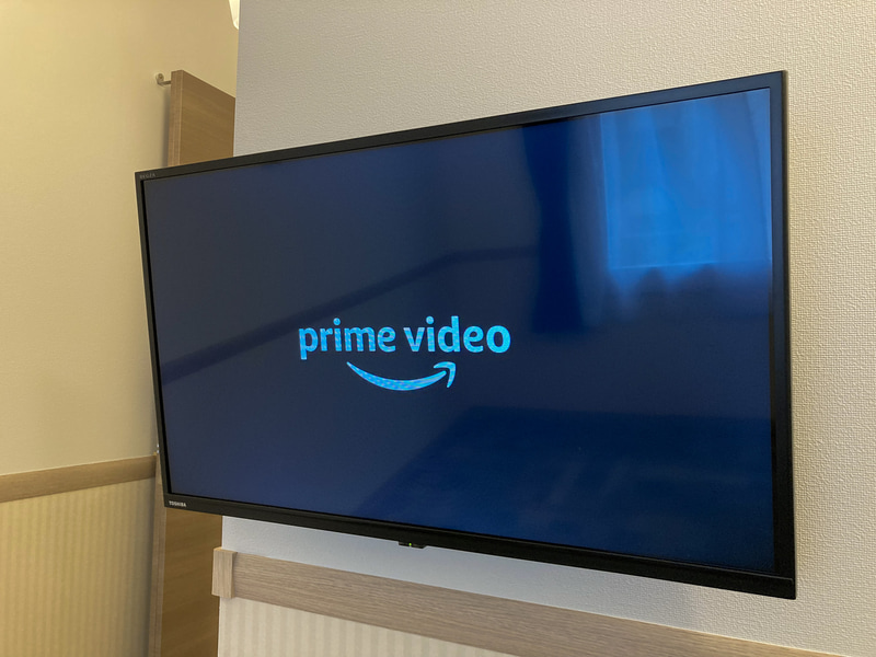 YouTubeとABEMAは誰でも、Netflixなどはアカウントがあれば視聴できる（写真提供：東横イン）