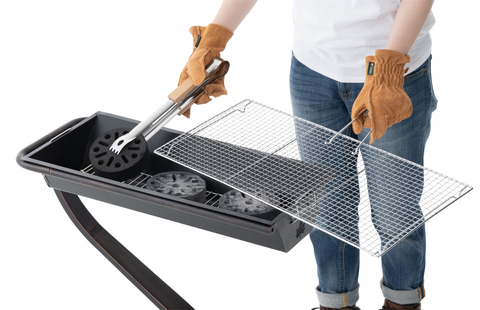 ロゴス、浮遊感のあるアンティーク風バーベキューグリル「S grill