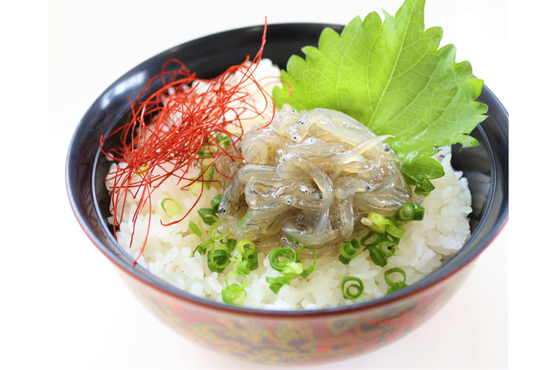 道の駅あわじは「淡路島の生しらす沖漬け」を発売。通信販売などで提供する（写真は調理例）