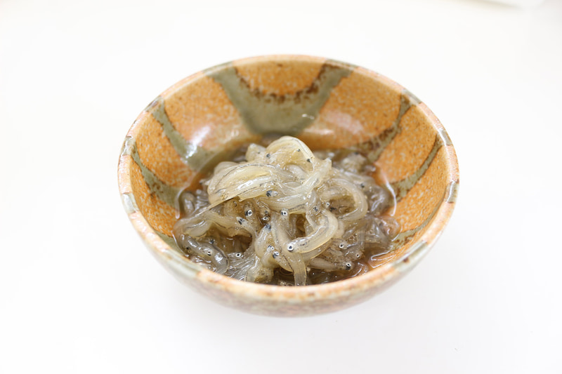 淡路島の生しらす沖漬け」
