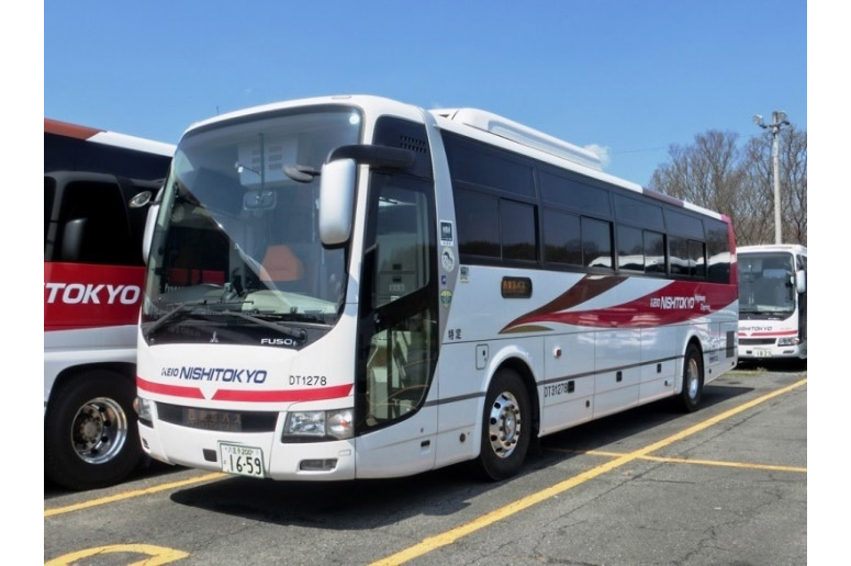 西東京バスは八王子・日野エリア～新宿駅間で運行する「通勤ライナー」のダイヤ改正を実施する