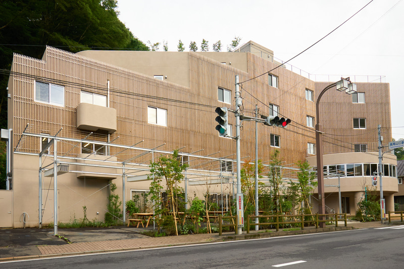 高尾山口駅前のホテル「タカオネ」