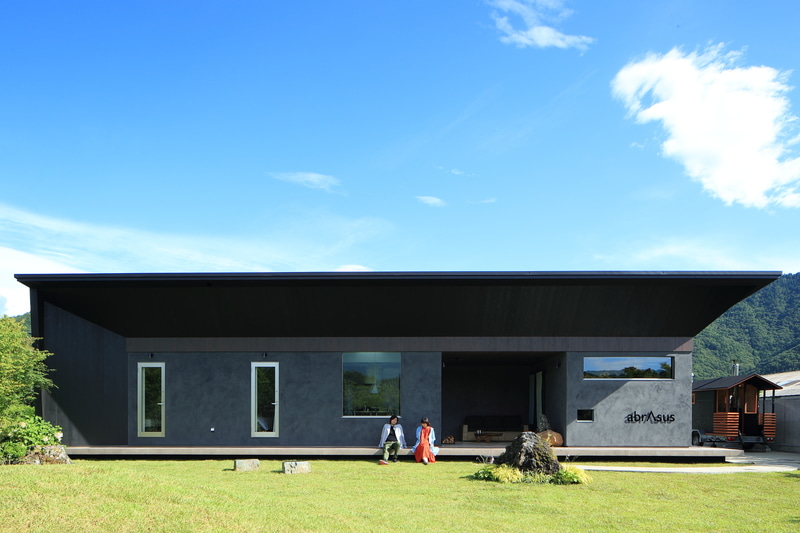 プライベートホテル「abrAsus hotel Fuji」をオープンする