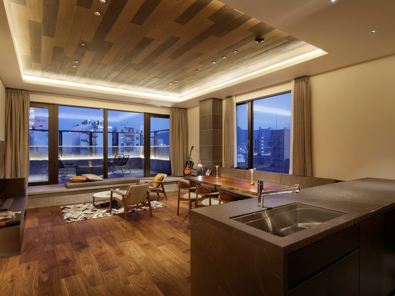 1室のみの最上階PENTHOUSE SUITE、キッチンとダイニング付き