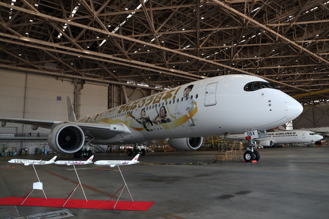 JAL、金色に輝くA350特別塗装機！ みんなのJAL2020ジェット3号機が就航