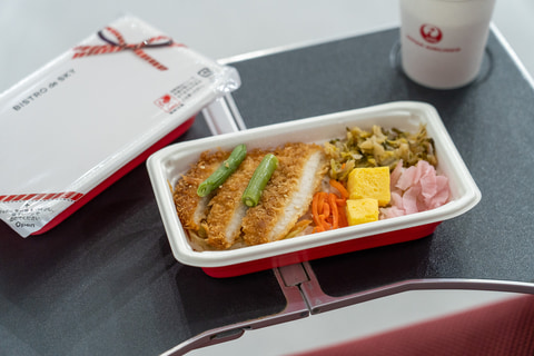 JALの機内食通販「BISTRO de SKY」をさっそく家で食べてみた