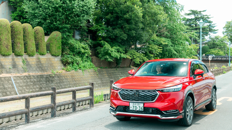 川越の周辺は緑も多めになり、ボディに緑が映える。ホンダ純正アクセサリーのクロームメッキのアクセントで引き締まって見える