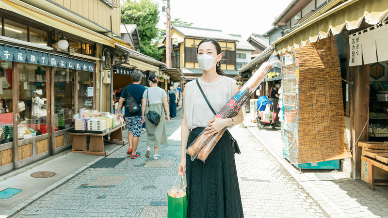「菓子屋横丁」は風情ある石畳の道。お土産を思いのほかたくさん買い込んだ