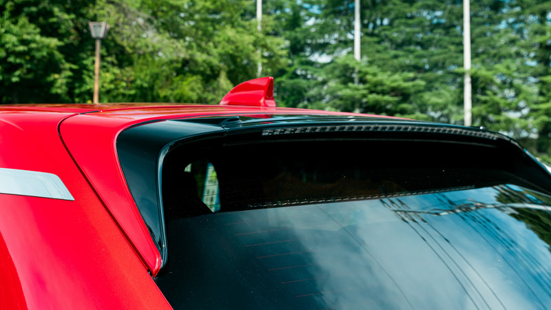 「テールゲートスポイラー」LEDロングハイマウントストップランプ付（5万5000円）