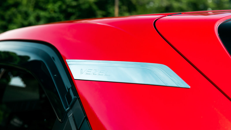 「Cピラーデカール」左右セット（1万1000円）