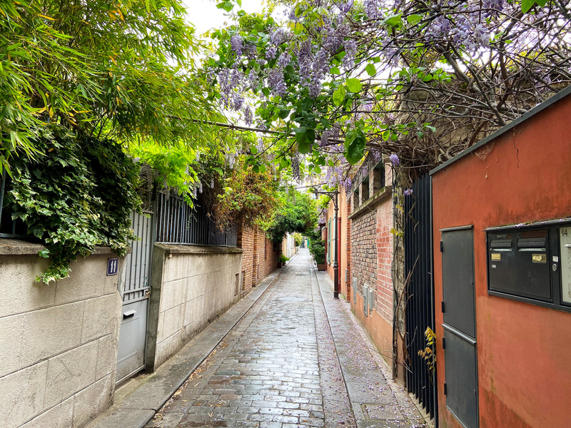 ブールゴアン通りの家々