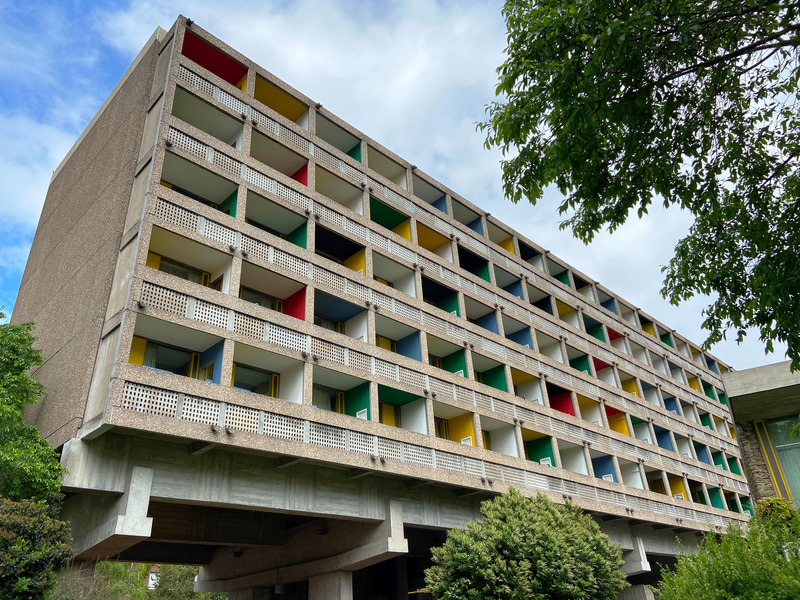 ブラジル館はスイス人建築家ル・コルビュジエと、ブラジル人建築家のルシオ・コスタによるもの