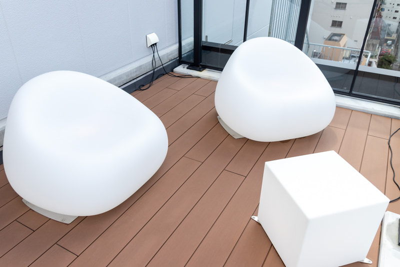 文字どおりテラスが設けられている部屋で、外にはハンモックとチェアが用意されている