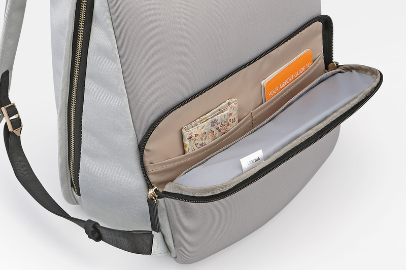 リュックタイプの背面ポケット内に抗菌・抗ウイルス加工生地を用いた「バーテクトポケット」を備える