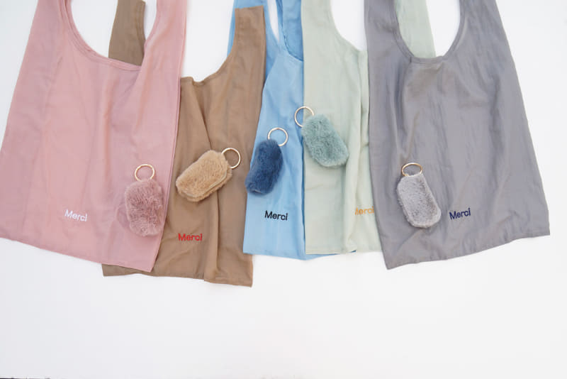 カラーは全5色展開