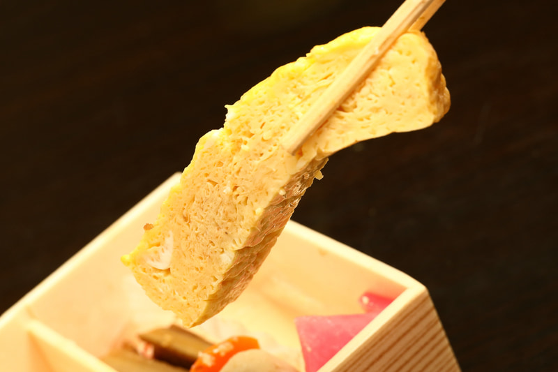 大きな玉子焼きはいわゆる出汁巻玉子で甘くありません