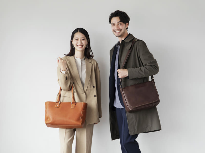 秋冬のコーディネートになじむアンティークな風合い