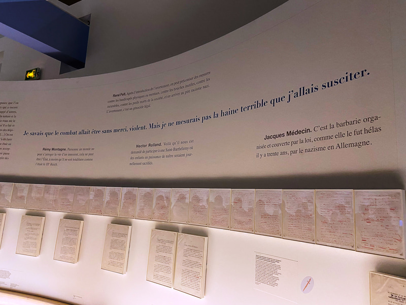 シモーヌに対して異を唱える厳しい言葉の数々と、シモーヌに送られた手紙などが展示されていました