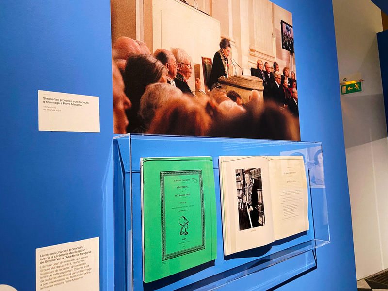 2010年、アカデミー フランセーズのセレモニーに登場したシモーヌが来ていた服。シャネル好きだったシモーヌために、カール・ラガーフェルドが特別にデザインしたもの