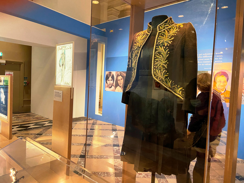 2010年、アカデミー フランセーズのセレモニーに登場したシモーヌが来ていた服。シャネル好きだったシモーヌために、カール・ラガーフェルドが特別にデザインしたもの