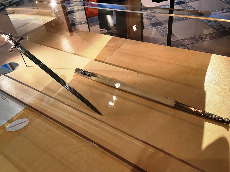 アカデミー・ フランセーズ会員として与えられた佩剣