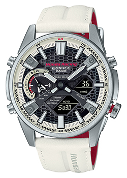 本革バンドは表面がホワイト、裏面がレッドのツートンカラーとなっている