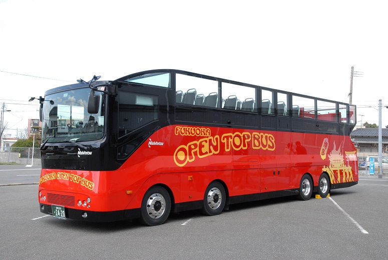 福岡オープントップバスで福岡空港内を走る「福岡ビューんとツアー」を実施する