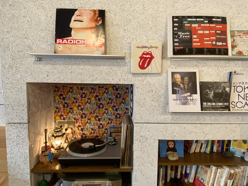 レコードや音楽の本など、内装もかわいい