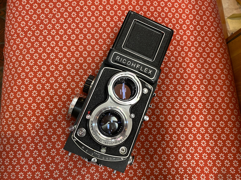 見た目もカッコよ過ぎる二眼レフカメラ