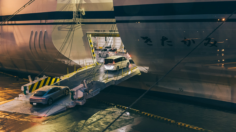 仙台～苫小牧のフェリー「きたかみ」に乗り込み、海路で北海道へ