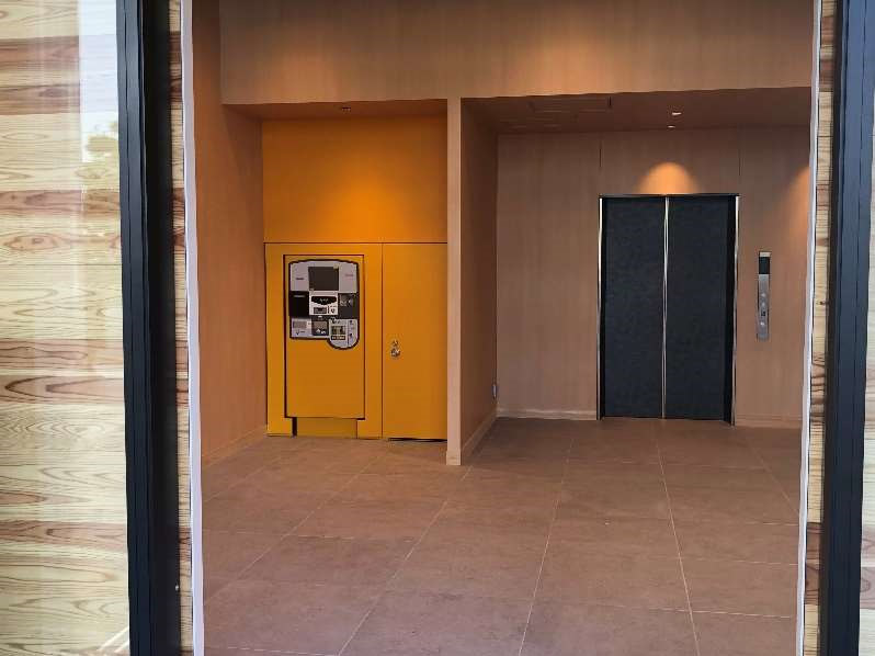 12月開業の「レフ松山市駅 by ベッセルホテルズ」エントランスに事前精算機設置