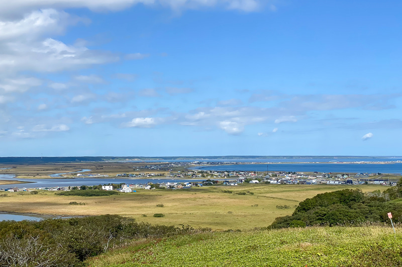 霧多布湿原～町なか～霧多布岬とワイドでまっ平らな景色が一望できます