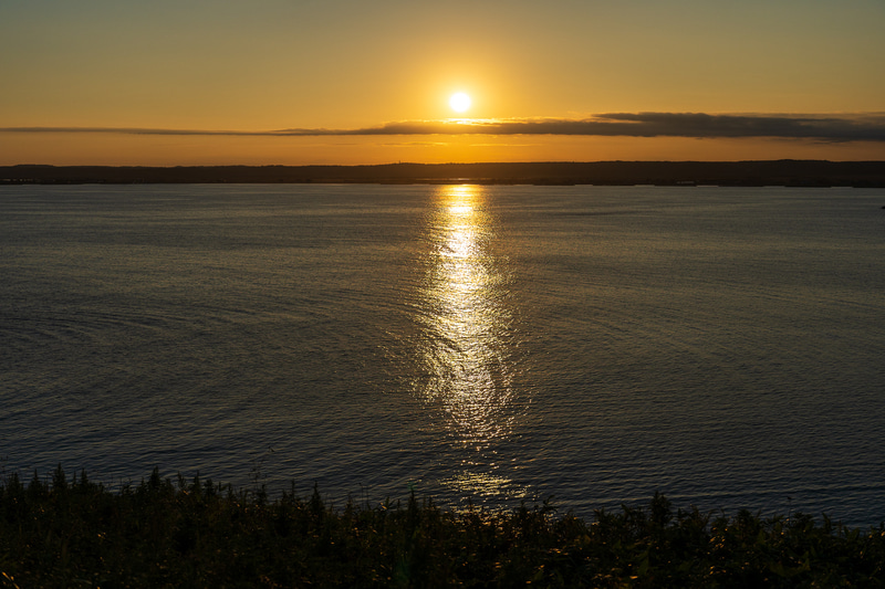 景勝地、アゼチの岬。琵琶瀬湾に沈む美しい夕陽を見ることができました