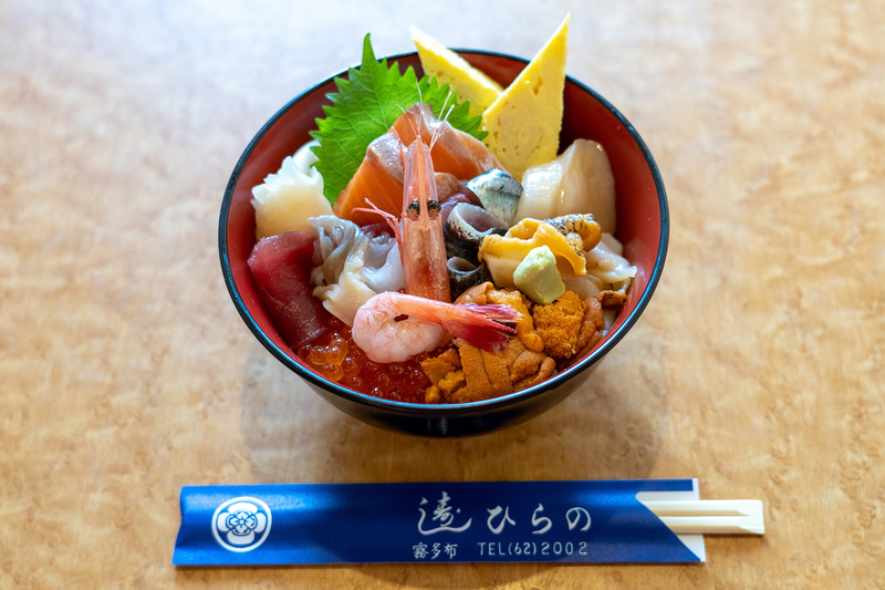 海鮮丼（2530円）も具材が豪華です