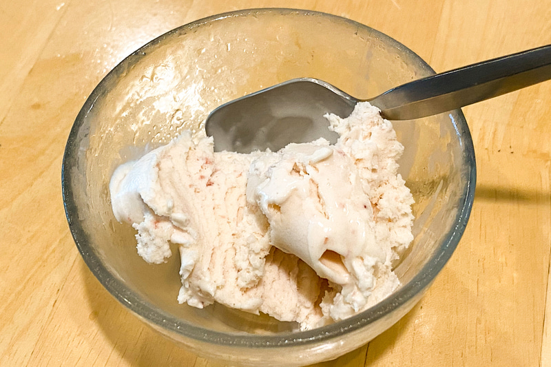 購入したのは「グランデ苺」で2484円。あとで電卓をたたいてみましたがハーゲンダッツと比べるとかなりお安い！