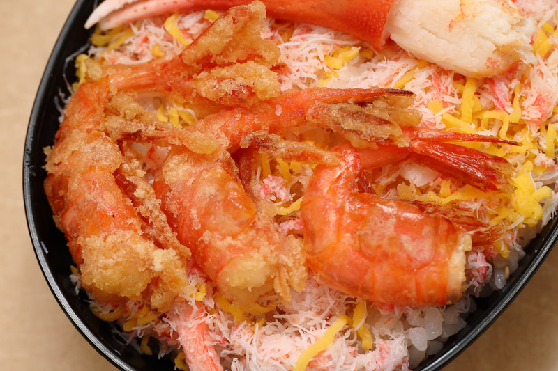 唐揚げ＋素揚げの甘えびは3尾。食べ応えがあります