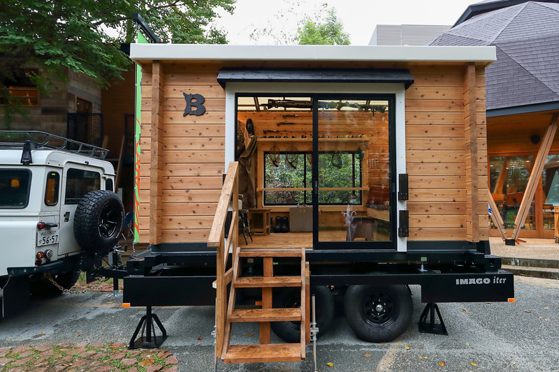 走るログ小屋「IMAGO（イマーゴ）」