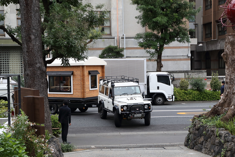 交通量も少なくない旧山手通りから「IMAGO iter」がやってきた