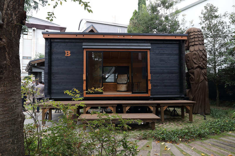 こちらは20フィートタイプの「IMAGO X」。木屋根のみの設定だ