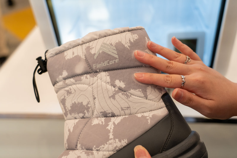 なかから取り出して手を当ててみると……