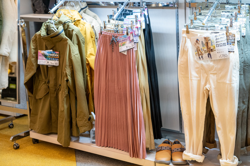 これがバズっているプリーツスカート。色は4色